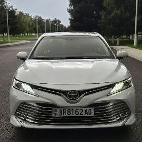Toyota Camry 2019