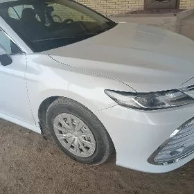 Toyota Camry Hybrid 2021
