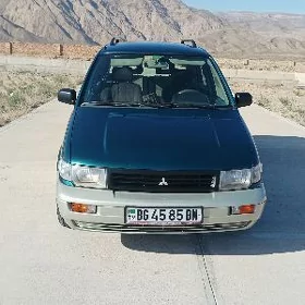 Mitsubishi RVR 1995