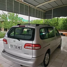 Toyota Sienna 2002