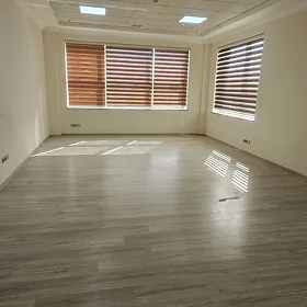 Obezdnoý 4komnat 3etaz ofis