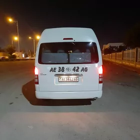 Toyota Hiace 2010