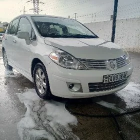Nissan Versa 2011