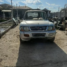 Mitsubishi Montero Sport 2000