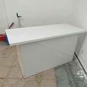mebelnyý stol