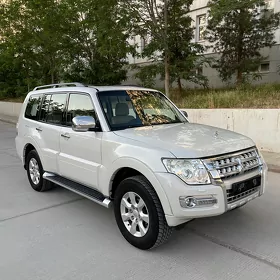 Mitsubishi Pajero 2014