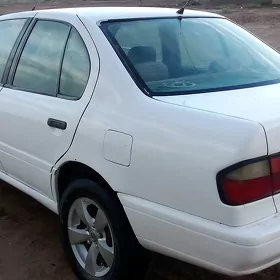 Nissan Primera 1993