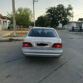 Mercedes-Benz E320 1999