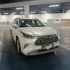 Toyota Highlander 2021