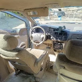 Toyota Sienna 1998