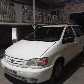 Toyota Sienna 2001