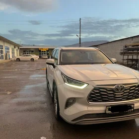 Toyota Highlander 2021