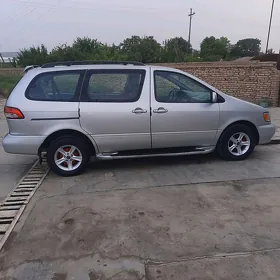 Toyota Sienna 2002