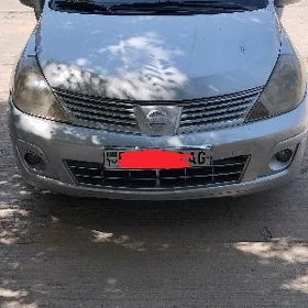 Nissan Versa 2012