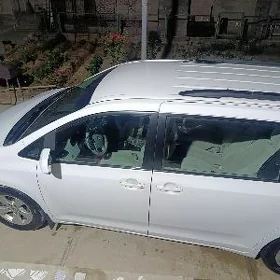 Toyota Sienna 2013