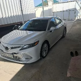 Toyota Camry 2018