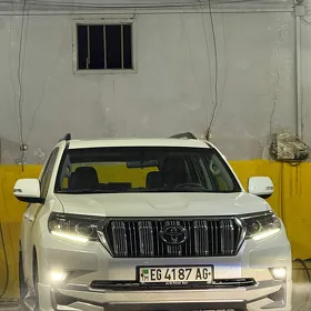 Toyota Land Cruiser Prado 2023