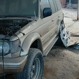 Mitsubishi Pajero 1992