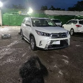 Toyota Highlander 2019