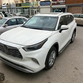 Toyota Highlander 2023