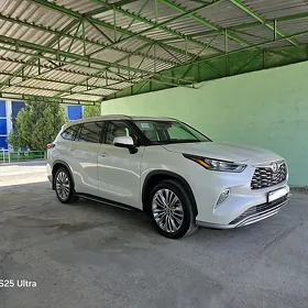 Toyota Highlander 2021