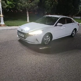 Hyundai Elantra 2023