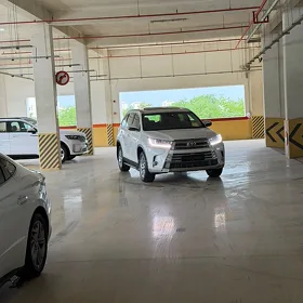Toyota Highlander 2019