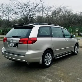 Toyota Sienna 2004