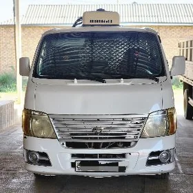 Nissan Urvan 2008