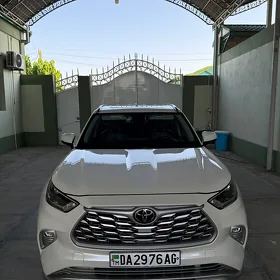 Toyota Highlander 2021