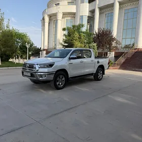 Toyota Hilux 2024