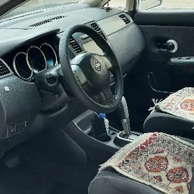 2010 nissan versa kowrik
