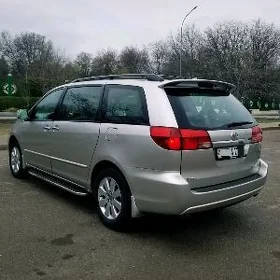 Toyota Sienna 2005