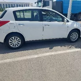 Nissan Versa 2012
