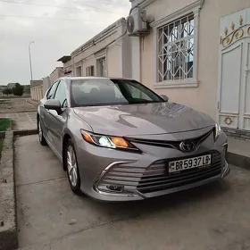 Toyota Camry 2021