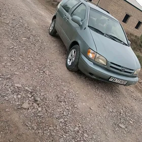Toyota Sienna 2000