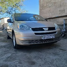 Toyota Sienna 2004