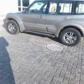 Mitsubishi Montero 2002
