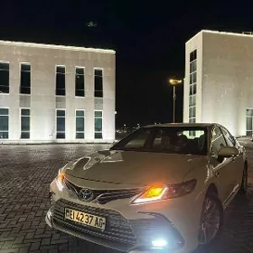 Toyota Camry 2021