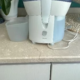 Соковыжималка PHILIPS.