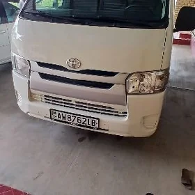 Toyota Hiace 2022