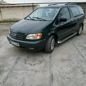 Toyota Sienna 2002