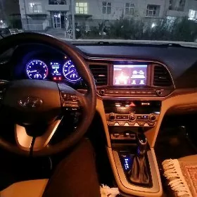 Hyundai Elantra 2025
