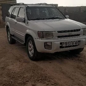 Nissan Pathfinder 2000