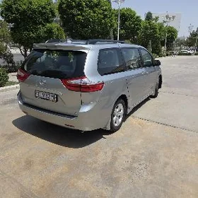 Toyota Sienna 2019