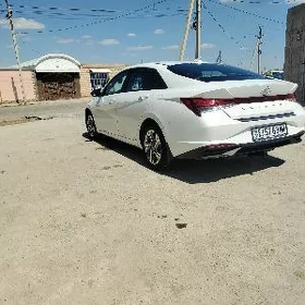 Hyundai Elantra 2022