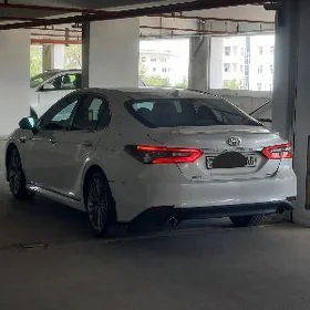 Toyota Camry 2021