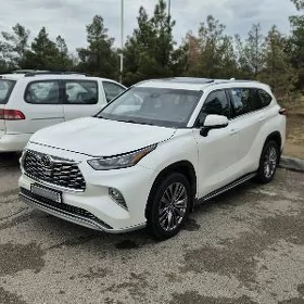 Toyota Highlander 2021