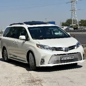 Toyota Sienna 2020