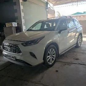 Toyota Highlander 2021